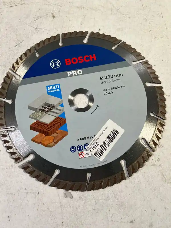 Preisreduziert Bosch Standard Universal Diamant Trennscheibe 230 x 22,23 mm 1 Stk. ( 2608615065 ) für Beton - Beschädigt