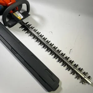 Husqvarna 122HD60 Benzin Heckenschere 0,6 kW 21,7 cm³ 59 cm - „Herstellergeprüft & überholt“ Preisreduziert