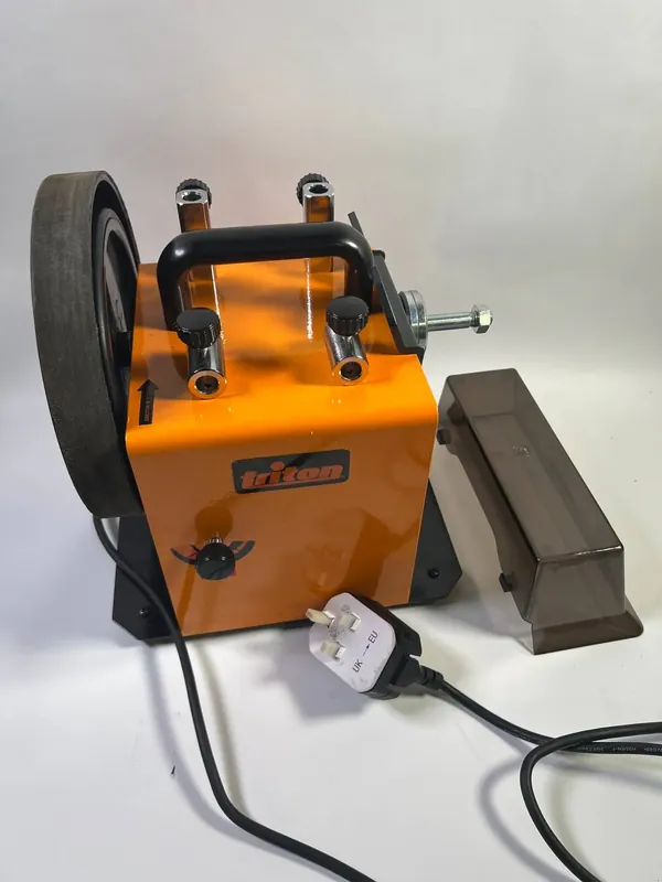 Günstig Triton TWSS10 Nass Schleifmaschine 120 Watt 220 Körnung + Zubehör - Ersatzteil/Defekt