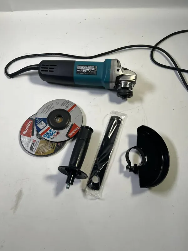 Makita 9558 HNRX1 Winkelschleifer 840 Watt 125 x 22,23 mm 11.000 U/min - Leicht Gebraucht Must-Have