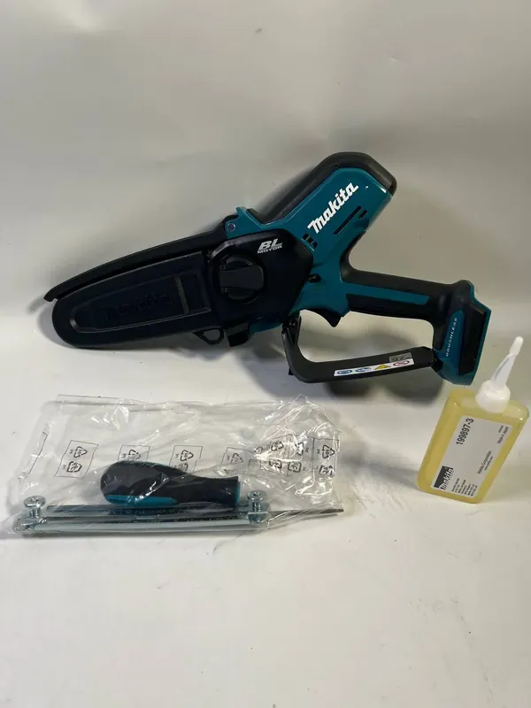 Top-Preis Makita DUC 150 Z01 Akku Kettensäge 18 V 15 cm Brushless Solo - Leicht Gebraucht