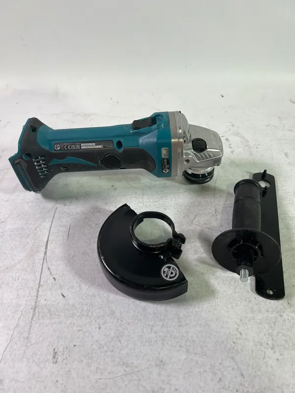 Makita DGA 452 Z Akku Winkelschleifer 18 V 115 mm Solo - ohne Akku, ohne Ladegerät - Reparaturgerät Zertifiziert