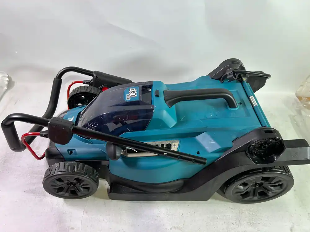 Makita DLM 330 Z Akku Rasenmäher 18 V 33 cm 30 l Solo - ohne Akku, ohne Ladegerät - Reparaturgerät Nur Heute