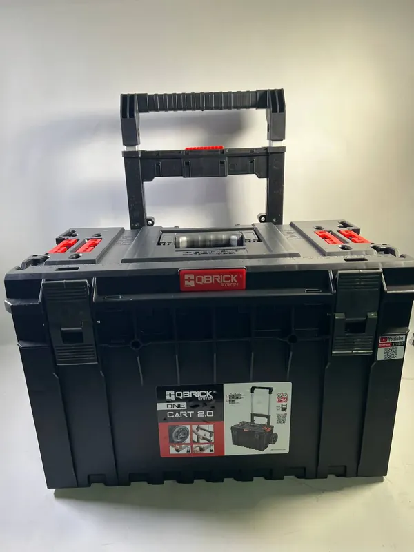 Sonderangebot Qbrick System ONE Cart 2.0 Trolley 641 x 485 x 660 mm 52 l IP66 100 kg belastbar stapelbar mit Doppelteleskopgriff aus Aluminium - Beschädigt