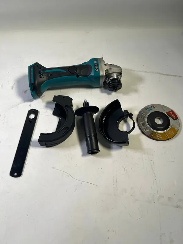 Mega-Angebot Makita DGA 452 Z Akku Winkelschleifer 18 V 115 mm Solo - ohne Akku, ohne Ladegerät - Leicht Gebraucht