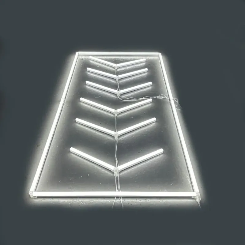 Ausverkauf Plafoniera rettangolare a LED + 6 frecce 2,4M x 1,2M 170W 6500K