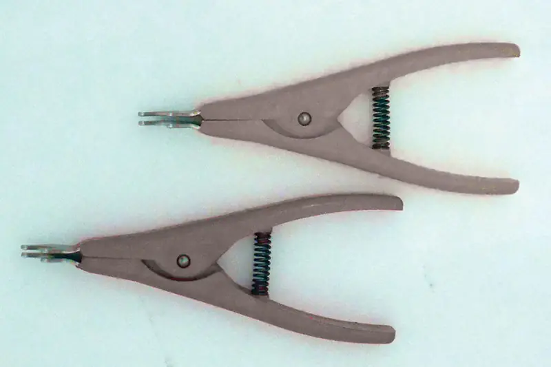 Zertifiziert SET 2 PEZZI, PINZE PER SCOLLEGARE I RACCORDI CARBURANTE SUI FILTRI 1.3 MULTIJET GRUPPO FIAT FM83011